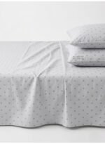 3-Piece King Size Bed Sheet Set - Soft 150 GSM Microfiber Bedding with Classic Polka Dot Print, Includes 1 Flat Sheet (270x250 CM) & 2 Pillowcases (50x75 CM) - Image 3