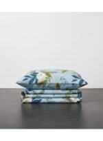 3-Piece King Size Flat Bed Sheet Set - 150 GSM Soft Microfiber Bedding with Light Blue Botanical Lily Print, Includes 1 Flat Sheet (270x250 CM) & 2 Pillowcases (50x75 CM) - Image 3